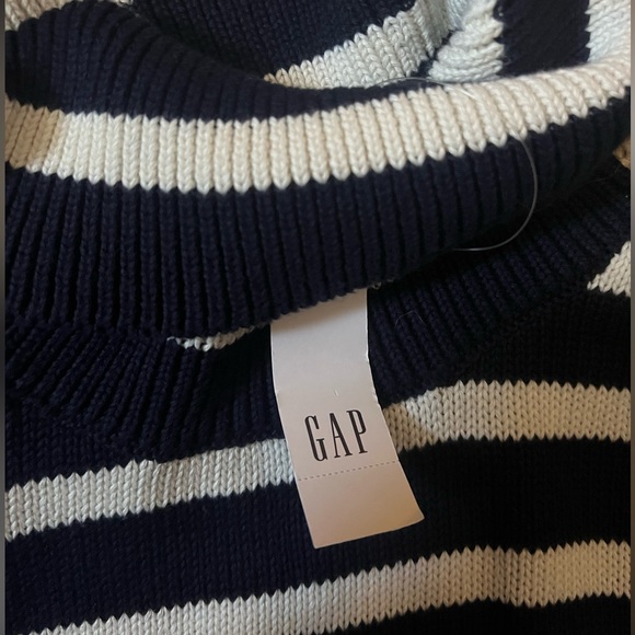 Brand New with Tags GAP Turtleneck - Picture 7 of 8